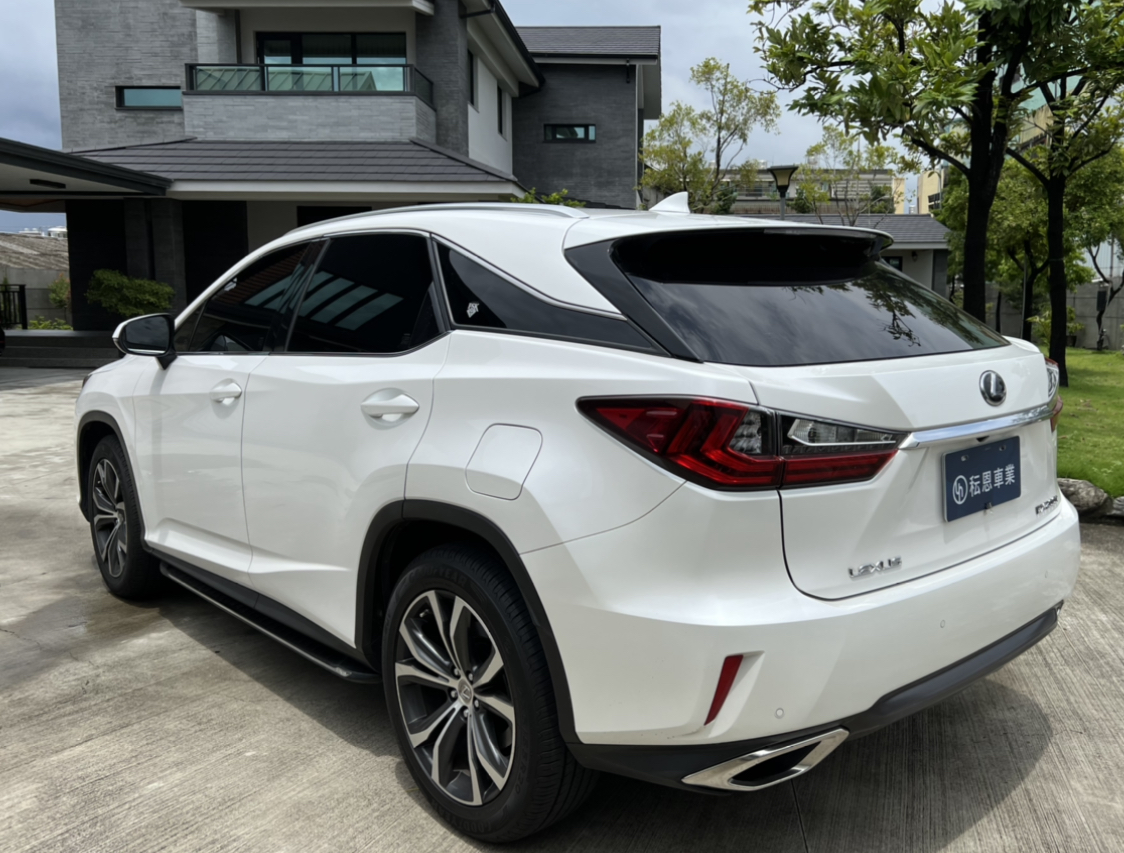 2017式 Rx200t  頂級版 原版件認證車 實車實價   第10張相片