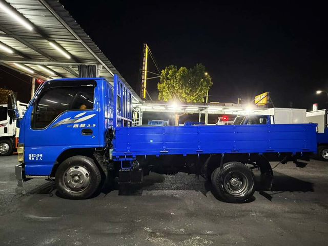 ISUZU五十鈴 ELF  第2張相片