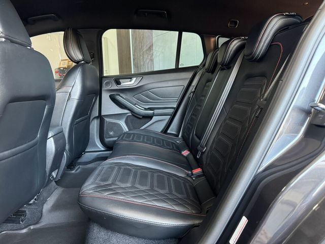 FORD福特 FOCUS WAGON  第18張相片