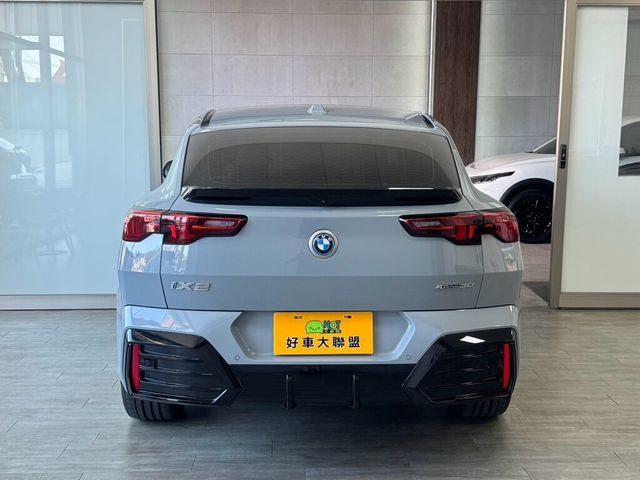 BMW寶馬 IX2 XDRIVE30  第3張相片