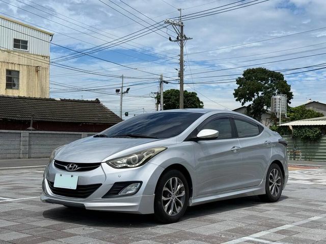 HYUNDAI現代 ELANTRA  第1張相片