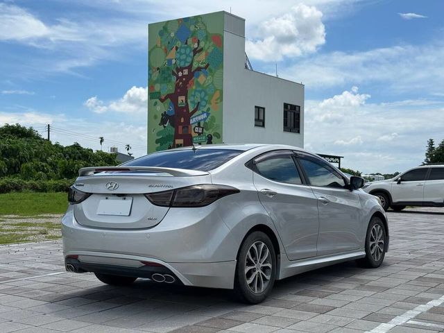 HYUNDAI現代 ELANTRA  第2張相片