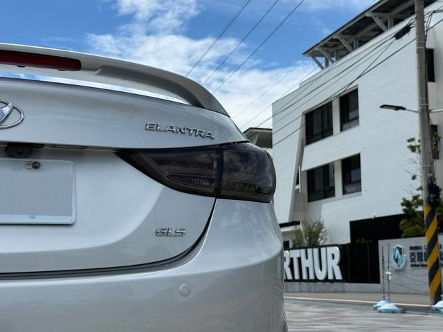 HYUNDAI現代 ELANTRA  第4張相片