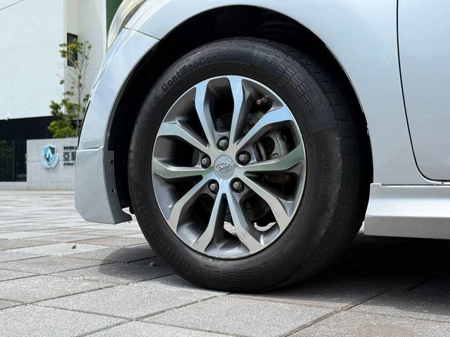 HYUNDAI現代 ELANTRA  第6張相片