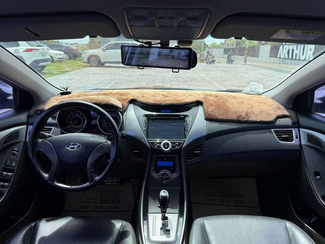 HYUNDAI現代 ELANTRA  第7張相片