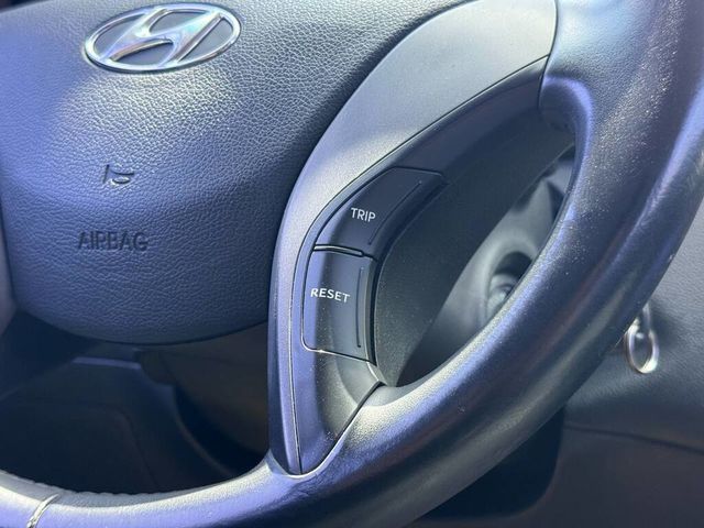HYUNDAI現代 ELANTRA  第9張相片