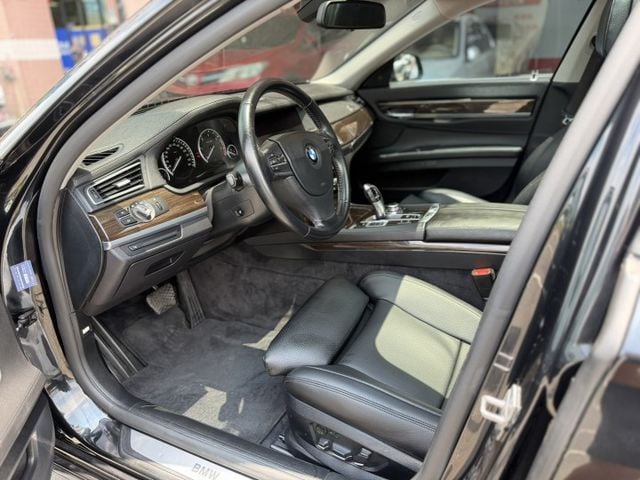 ✅總代理✅第三方認證✅出廠證明✅升級BMW 19吋高階鋁圈✅I-KEY✅全車摸門✅電吸門✅環景顯影✅電動尾門  第7張相片