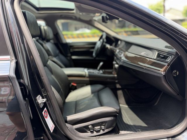 ✅總代理✅第三方認證✅出廠證明✅升級BMW 19吋高階鋁圈✅I-KEY✅全車摸門✅電吸門✅環景顯影✅電動尾門  第8張相片
