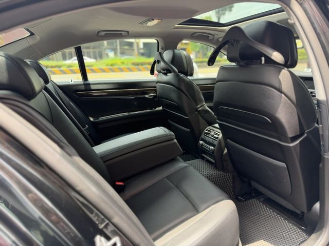 ✅總代理✅第三方認證✅出廠證明✅升級BMW 19吋高階鋁圈✅I-KEY✅全車摸門✅電吸門✅環景顯影✅電動尾門  第10張相片