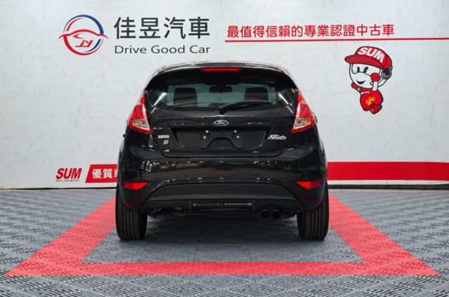 想找一台小巧靈活、又不失駕駛樂趣的掀背車？2017 FIESTA ，車身好掌握、日常通勤輕鬆好開，小車身也能帶來滿  第5張相片