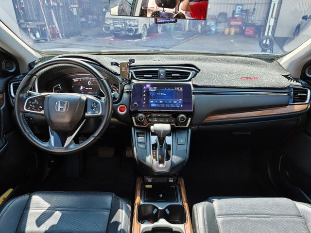 想找一台空間大、舒適又好開的家庭休旅？2023 Honda CR-V S版，兼具實用與質感，代步、家庭出遊，都很合適。  第7張相片
