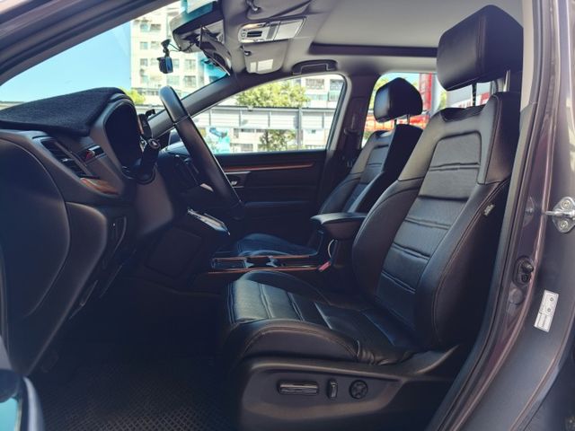 想找一台空間大、舒適又好開的家庭休旅？2023 Honda CR-V S版，兼具實用與質感，代步、家庭出遊，都很合適。  第8張相片