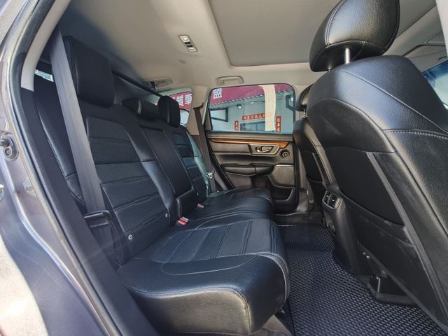 想找一台空間大、舒適又好開的家庭休旅？2023 Honda CR-V S版，兼具實用與質感，代步、家庭出遊，都很合適。  第9張相片