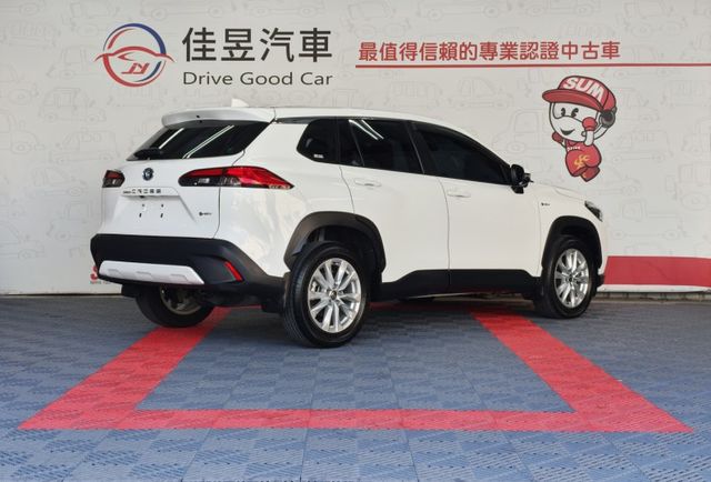 想找一台新年式、低里程又省油的家庭休旅？2024 Toyota Corolla Cross 油電尊爵版，僅1.4萬公里  第5張相片
