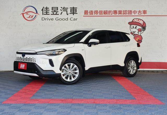 想找一台新年式、低里程又省油的家庭休旅？2024 Toyota Corolla Cross 油電尊爵版，僅1.4萬公里  第6張相片