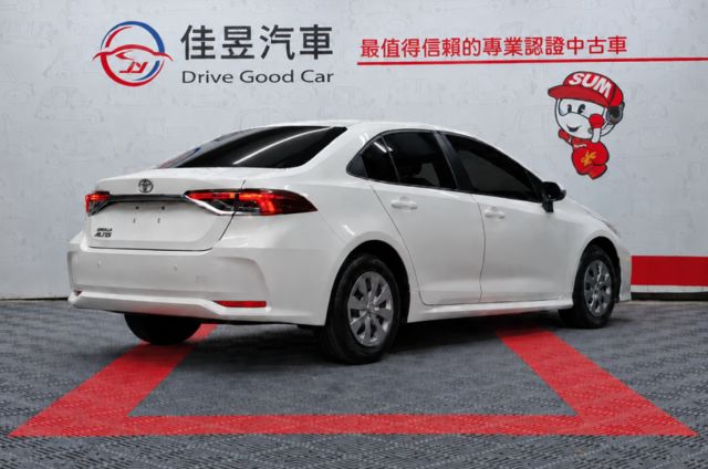 想找一台好開、省油、養車不傷荷包的家庭房車？2019 Toyota ALTIS，空間實用、操控輕鬆，兼顧日常通勤與全家出  第4張相片