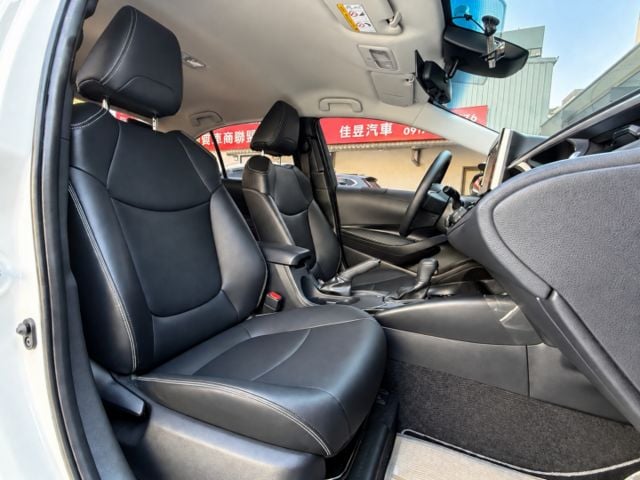 想找一台好開、省油、養車不傷荷包的家庭房車？2019 Toyota ALTIS，空間實用、操控輕鬆，兼顧日常通勤與全家出  第8張相片