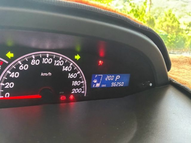 只跑9萬公里 重點配備：改裝鋁圈｜皮椅｜後照鏡方向燈｜電折後照鏡｜倒車雷達｜恆溫空調  第15張相片