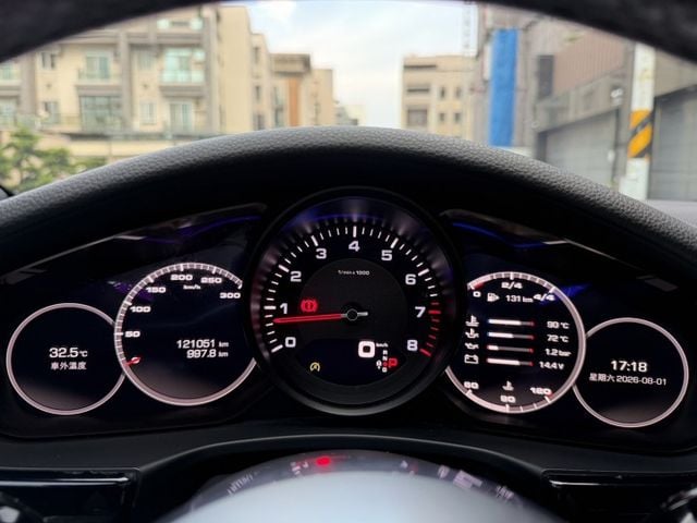 電吸門/跑車計時套件/跑車排氣管/BOSE音響/氣壓懸吊/氣氛燈/改裝:turbo三片式升降尾翼  第3張相片