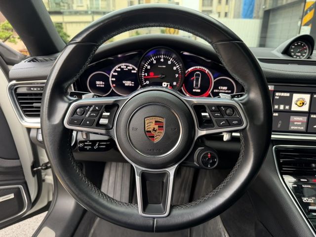 電吸門/跑車計時套件/跑車排氣管/BOSE音響/氣壓懸吊/氣氛燈/改裝:turbo三片式升降尾翼  第7張相片