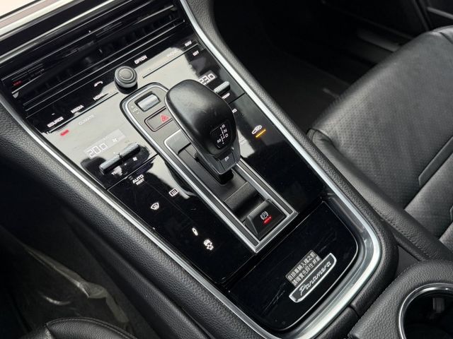 電吸門/跑車計時套件/跑車排氣管/BOSE音響/氣壓懸吊/氣氛燈/改裝:turbo三片式升降尾翼  第8張相片