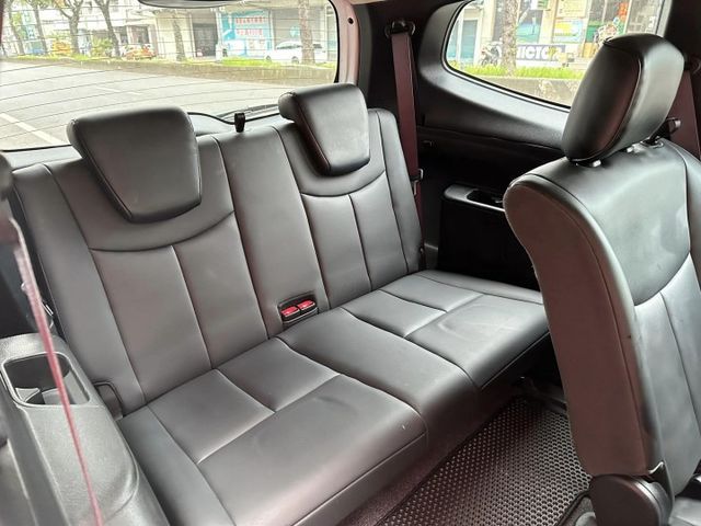 公司代步車/稀有1.8cc/7人座/抬頭顯示器/音響主機/免鑰匙/前霧燈/自動大燈/摸門/三排座椅/恆溫空調  第12張相片