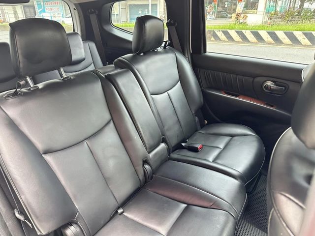 公司代步車/稀有1.8cc/7人座/抬頭顯示器/音響主機/免鑰匙/前霧燈/自動大燈/摸門/三排座椅/恆溫空調  第13張相片