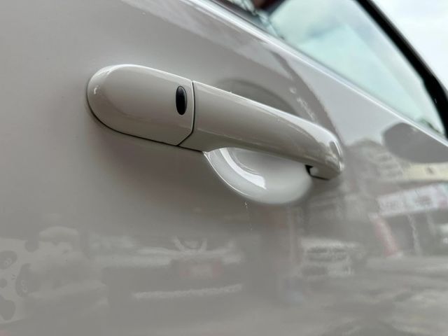 公司代步車/稀有1.8cc/7人座/抬頭顯示器/音響主機/免鑰匙/前霧燈/自動大燈/摸門/三排座椅/恆溫空調  第14張相片