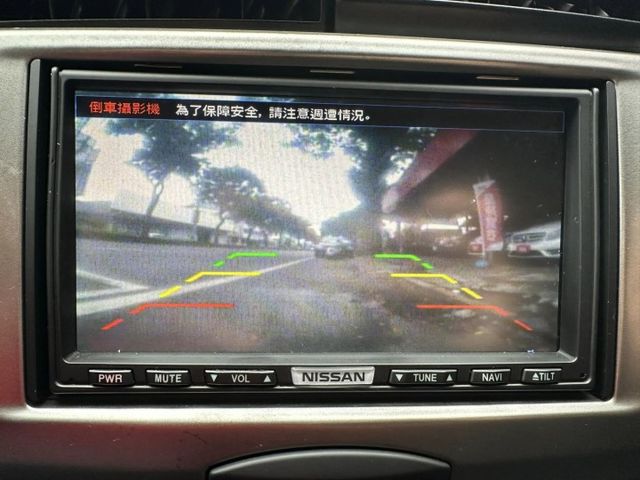 公司代步車/稀有1.8cc/7人座/抬頭顯示器/音響主機/免鑰匙/前霧燈/自動大燈/摸門/三排座椅/恆溫空調  第15張相片