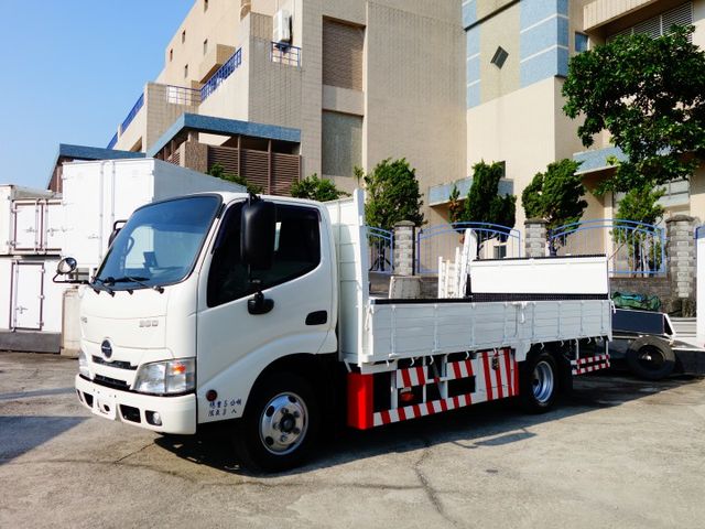 《僅跑5萬》訂製加長14呎加寬2米鐵斗+5呎雙芯尾門《自排》  第2張相片