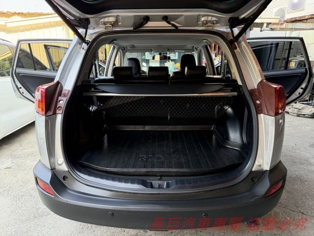 全車原鈑件/6安全氣囊/大螢幕安卓機/電動尾門/雙區恆溫/定速/I-KEY/電動椅/車頂架/電動天窗  第8張相片