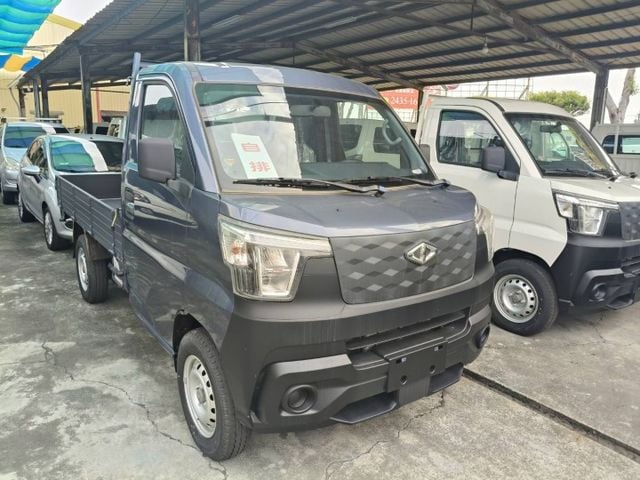 自排8速全新領牌車  還有白色  第1張相片