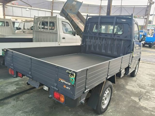 自排8速全新領牌車  還有白色  第3張相片