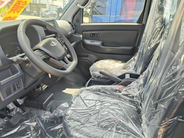 自排8速全新領牌車  還有白色  第6張相片