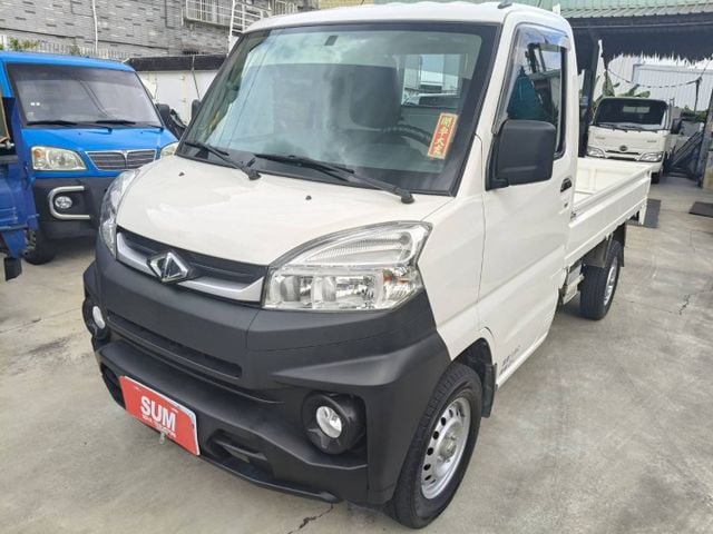 正2023年 原鈑件 里程保證30000多公里 原廠保養 車況佳 剛換兩條新胎 無待修  第3張相片