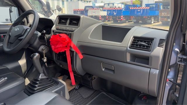 全車 原漆 原鈑件  // 認證車 // 里程 8 萬公里 保證 / 冷氣很冷 //全車 原廠保固 1 年//  可分期  第4張相片