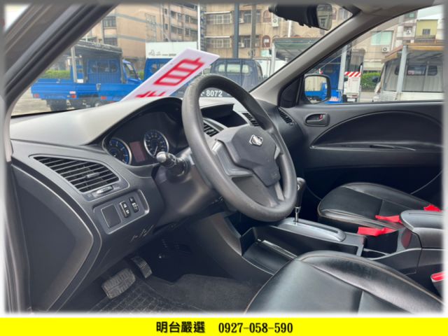 【皮 卡 2021】全車 原漆原鈑 / 認證車 / 2020年 12月 出廠 // 自排 // 原廠 全車保固 2 年  第8張相片