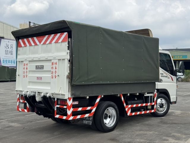 里程 19 萬公里 保證 // 認證車 // 全車 保固 // 已升載重 5 噸 / 上下 升降蓬 + 2 缸 尾門  第2張相片
