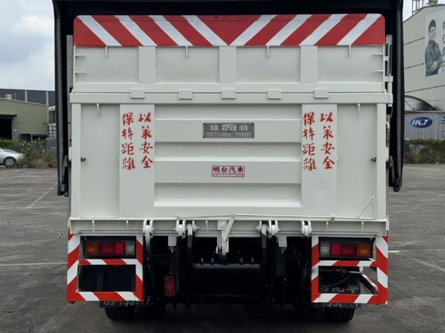 里程 19 萬公里 保證 // 認證車 // 全車 保固 // 已升載重 5 噸 / 上下 升降蓬 + 2 缸 尾門  第3張相片