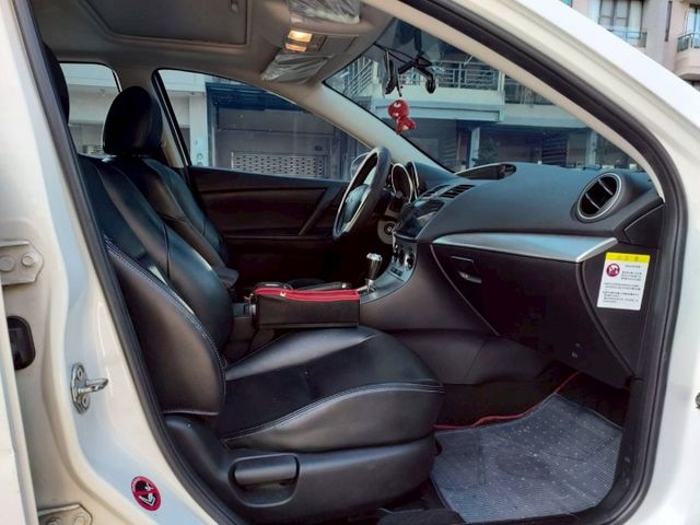 ~天窗~恆溫~多功能影音~倒車影像~熱門5門小車~場內小車多台~輕鬆全額貸~  第8張相片