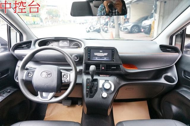 八氣囊.車道偏移.前車碰撞預警.一手車.只跑4萬.全車100%原鈑件.車美如新.原廠保固中.零頭款.可全額  第5張相片