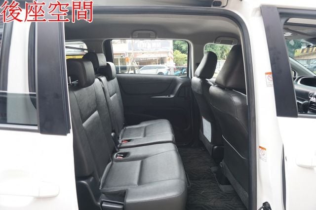 八氣囊.車道偏移.前車碰撞預警.一手車.只跑4萬.全車100%原鈑件.車美如新.原廠保固中.零頭款.可全額  第7張相片
