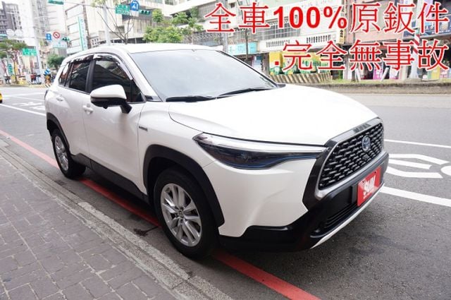 尊爵油電版.LED頭燈.環景.盲點.一手車.只跑4萬..全車100%原鈑件.車美如新.原廠保固中.零頭款.可全額貸  第2張相片