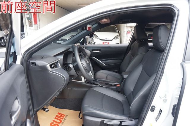 尊爵油電版.LED頭燈.環景.盲點.一手車.只跑4萬..全車100%原鈑件.車美如新.原廠保固中.零頭款.可全額貸  第6張相片