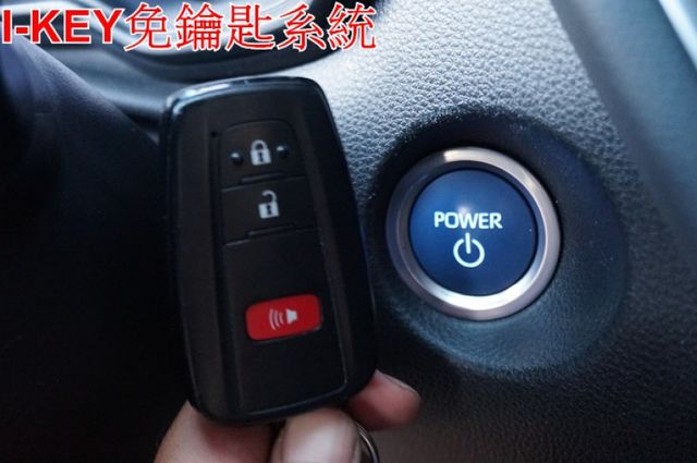 尊爵油電版.LED頭燈.環景.盲點.一手車.只跑4萬..全車100%原鈑件.車美如新.原廠保固中.零頭款.可全額貸  第13張相片