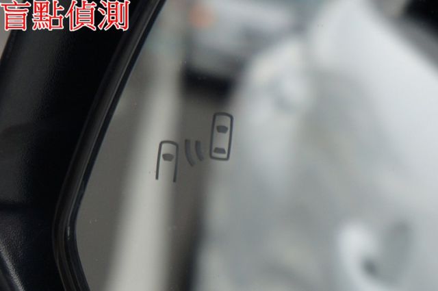 尊爵油電版.LED頭燈.環景.盲點.一手車.只跑4萬..全車100%原鈑件.車美如新.原廠保固中.零頭款.可全額貸  第17張相片