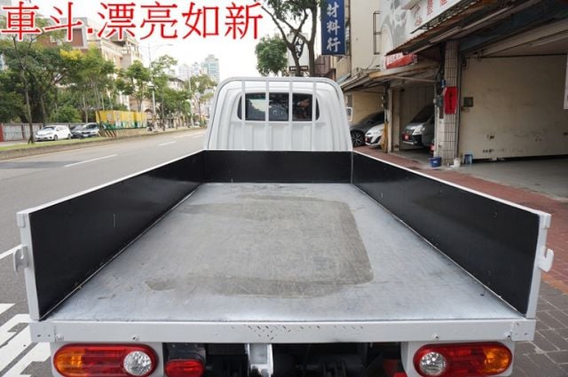 現代小霸王貨車(手自排.電動尾門).一手車.只跑3萬.里程保證.全車100%原鈑件.車美如新.零頭款.可全額貸  第6張相片