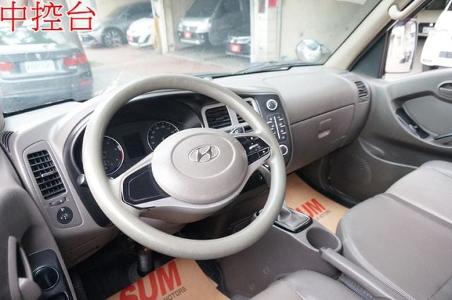 現代小霸王貨車(手自排.電動尾門).一手車.只跑3萬.里程保證.全車100%原鈑件.車美如新.零頭款.可全額貸  第7張相片