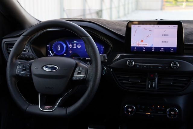 2021年式 ST Wagon 一手車 原鈑件原廠保養 里程保證 ACC IKEY 抬頭顯示器  第14張相片