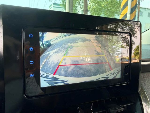 豪華+ 一手車 原鈑件 僅跑一萬二 定期保養 里程保證 ACC跟車 IKEY  第6張相片